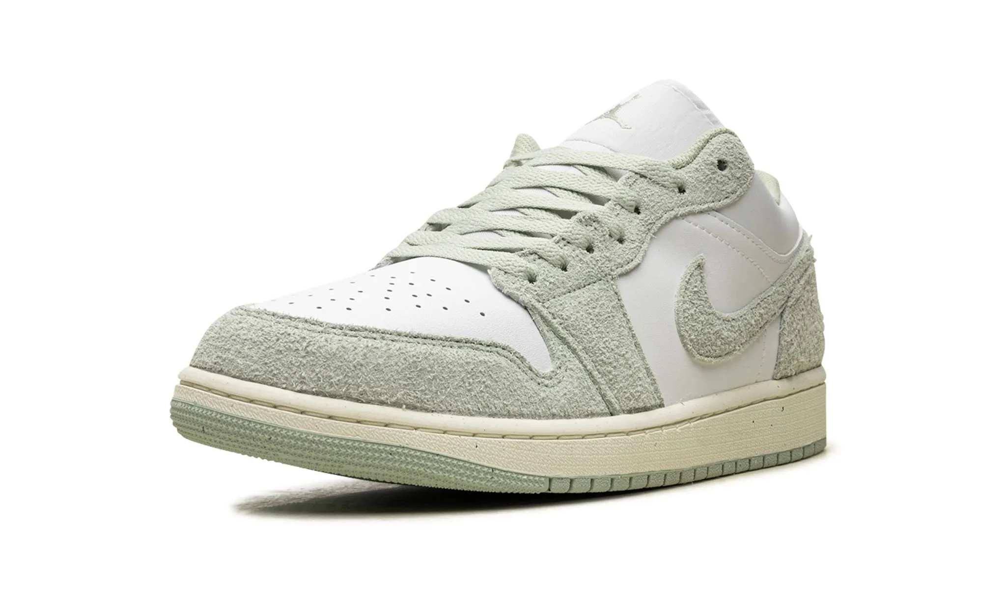 Chic Fit Light Run Air Jordan 1 Low SE 'Seafoam'