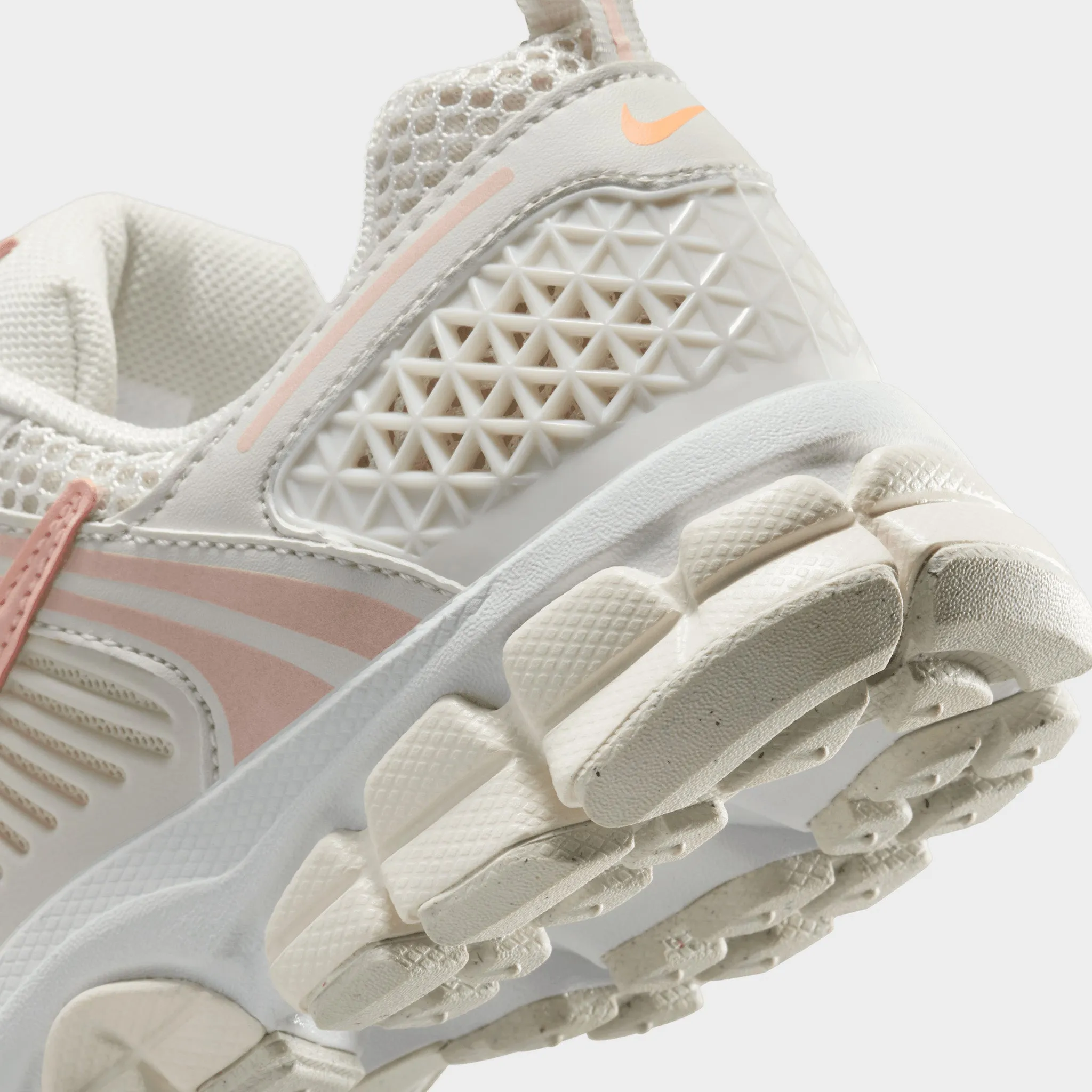 beach jogging Nike Zoom Vomero 5 GS Phanton / Echo Pink - Light Orewood Brown