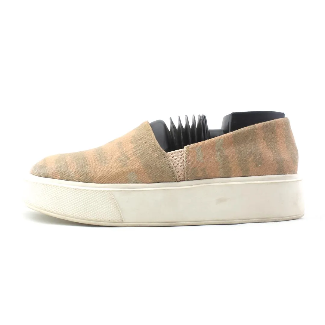 Heart Glow Lake Step VINCE CAMUTO  ABBINA