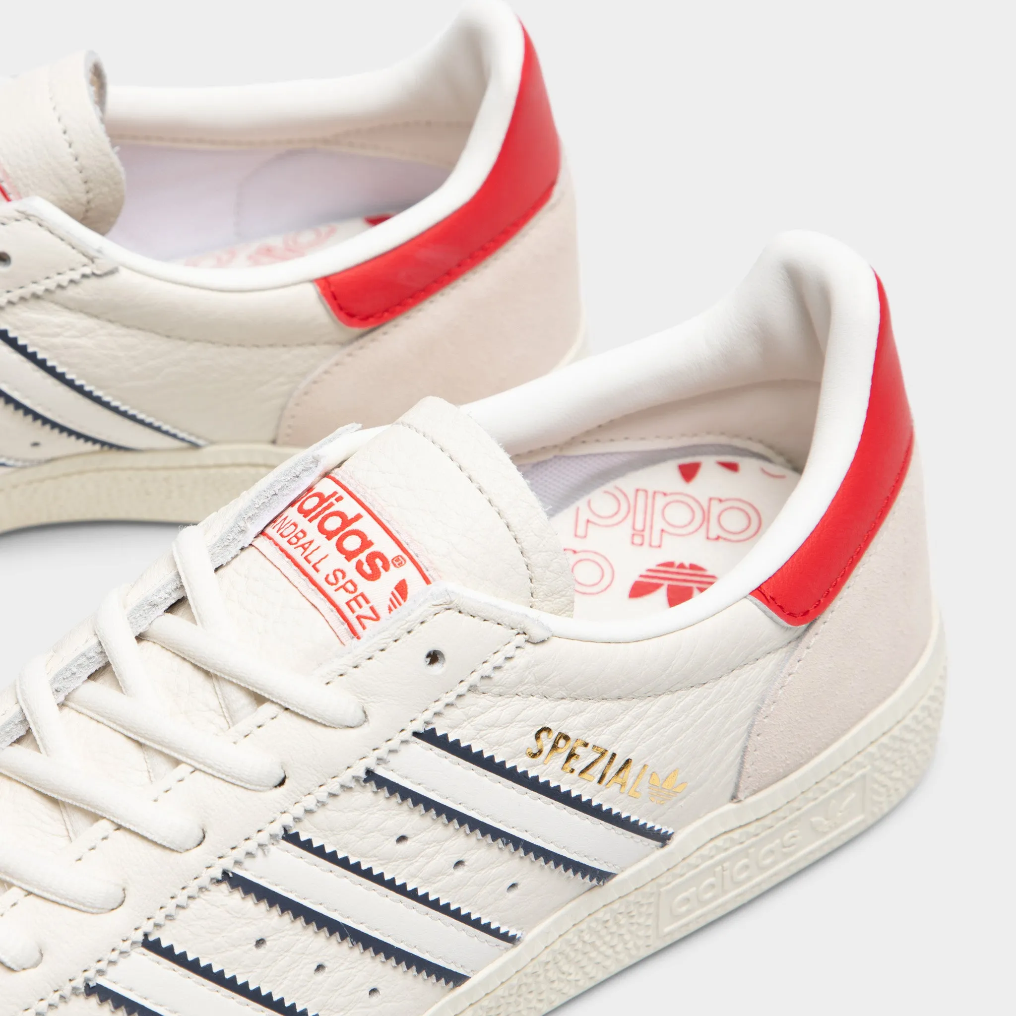Pose Ready adidas Originals Handball Spezial Cloud White / Indigo