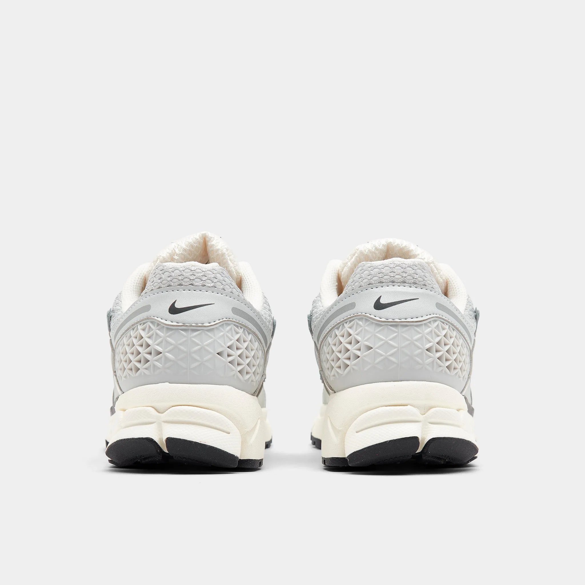 Elegant Finish adjustable - fit running shoes Nike Women's Zoom Vomero 5 Photon Dust / Chrome - Gridiron