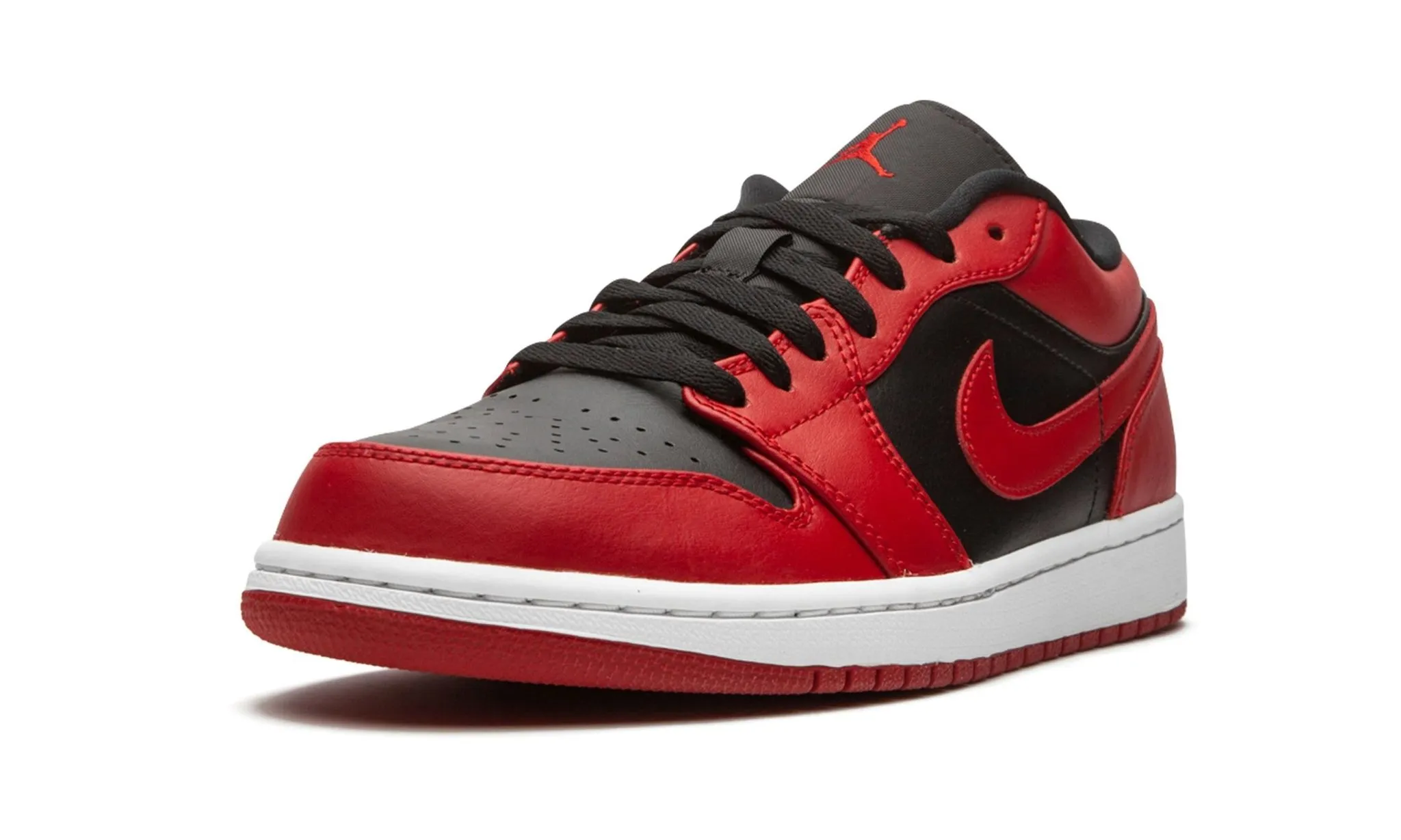 Air Jordan 1 Low Reverse Bred Peace Step